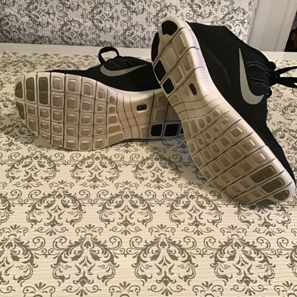 Nike Free 5.0 size 5 black, metallic silver, dark grey and white - Picture 4 of 5